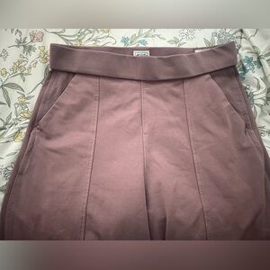 Lee Women's wide legged pants in Mauve